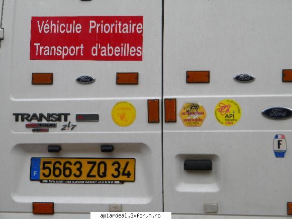 apimondia 2009 franta inclusiv furgonul care merge stupi este insemnat