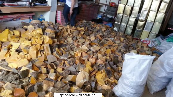 Ceara Bulgaria. - Wax is putted in bags and ready for export - VANZARI