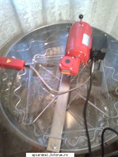 Centrifuga de inox - la ce pret e centrifuga din poza,si unde se - EXTRACTOARE MIERE