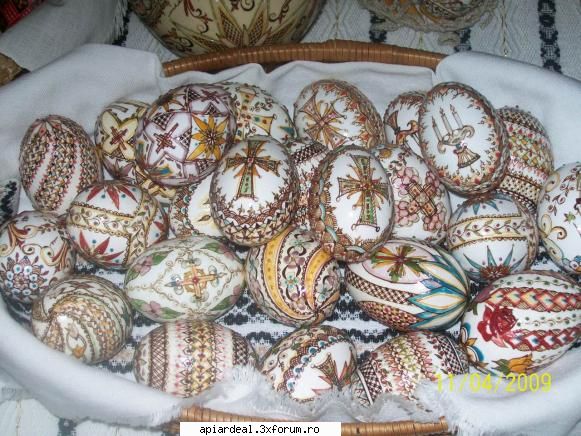 Festivalul oualor incondeiate - CIOCANESTI-SUCEAVA 2009 - Regal de culoare si mai - AICI PUTETI POSTA ORICE...