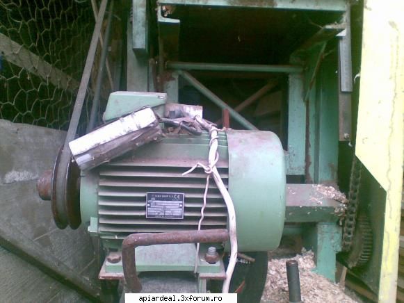 Jurnal apicol - masina este actionata de un motor de 3kW la 220 v - INTRETINEREA ALBINELOR