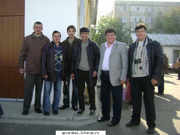 Jurnal apicol - dragos2006 - INTRETINEREA ALBINELOR