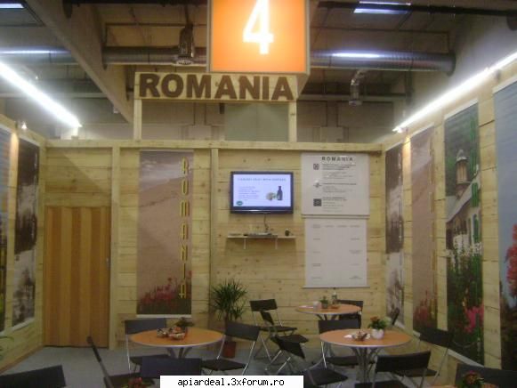 Jurnal apicol - Standul Romaniei pentru care guvernul a platit - INTRETINEREA ALBINELOR