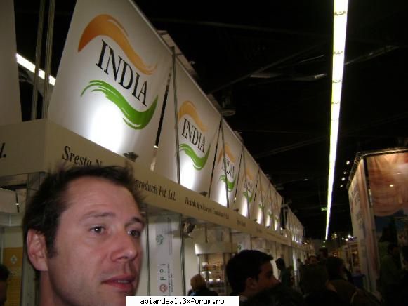 Jurnal apicol - Imagine de ansamblu cu standul Indiei - INTRETINEREA ALBINELOR