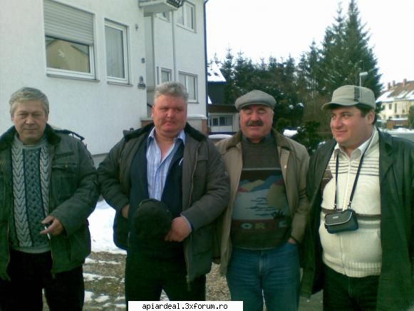 Jurnal apicol - dragos2006 - INTRETINEREA ALBINELOR