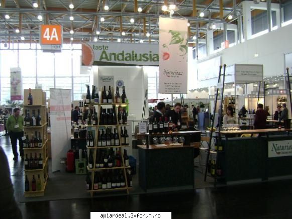 Jurnal apicol - O importanta sectiune a expozitiei a - INTRETINEREA ALBINELOR