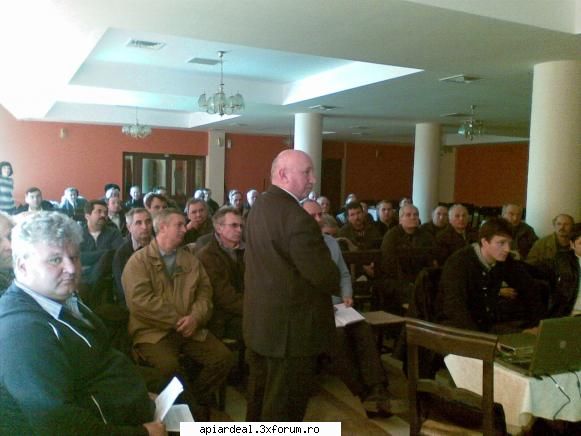 Jurnal apicol - D-l dr. ing. Ion Popescu a tinut o prelegere - INTRETINEREA ALBINELOR