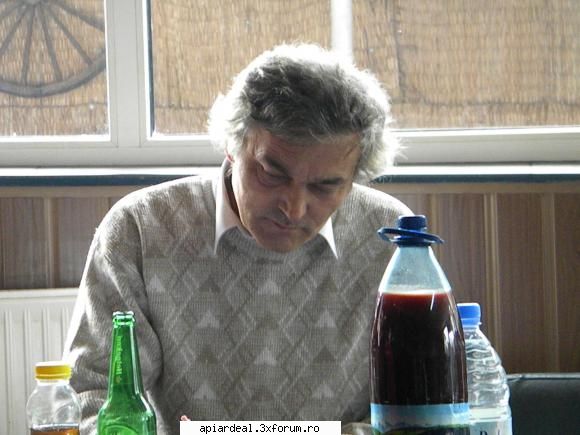 Jurnal apicol - Noi ne+am intalnit sambata asa ca toti am mancat - INTRETINEREA ALBINELOR