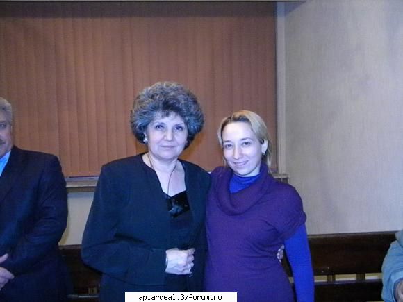 Jurnal apicol - Sa asternem amintiri de la Blaj . Doamna director - INTRETINEREA ALBINELOR