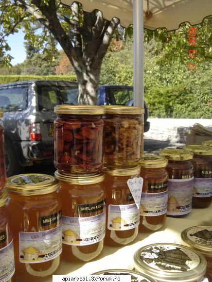 Lucrul la ferma - Mieji de nuca si migdale scaldate in miere - INTRETINEREA ALBINELOR