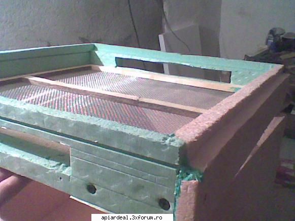 Model de stup - Capacul cu gaurile de de ventilatie - SCHITE STUPI