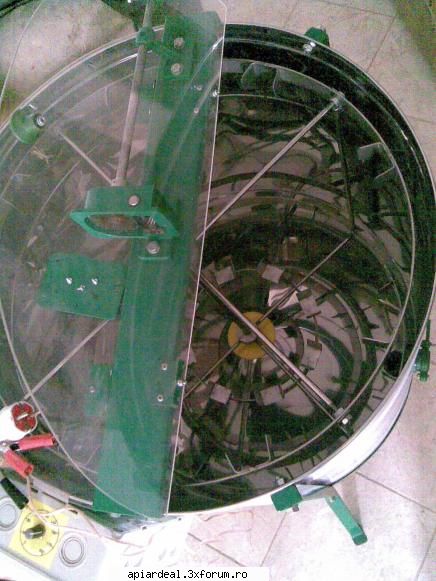 Scule si utilaje apicole APISAN s.r.l. - Scuze! Am gresit poza.Doream o centrifuga nu - VANZARI