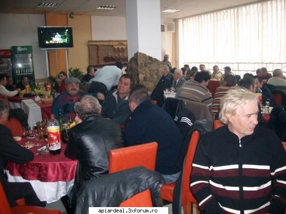 Ziua apicultorului ramnicean (sarat) 1 Dec. 2009 - La masa, un pahar de vorba si buna dispozitie - INTALNIRI