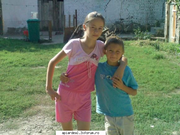 ajutor - fata si baiatu cel mai mic - VANZARI