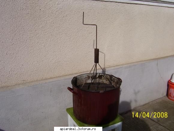 cum topiti ceara? - La sita care tine bostina jos, lasand ceara sa - PRODUSELE STUPULUI