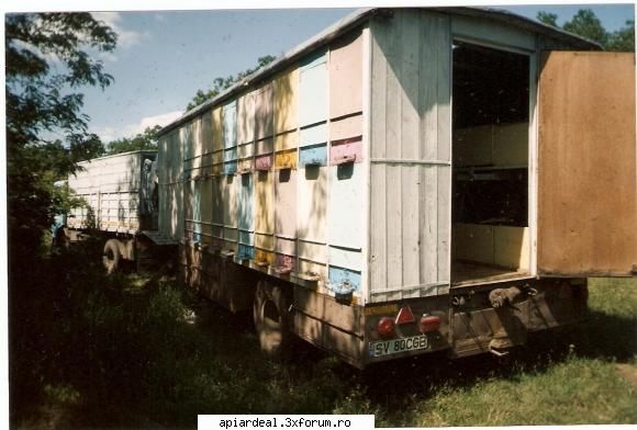 vind autocamion si pavilion apicol cu:centrifuga,frigider,aragaz,lazi, - postez citeva pozitii cu - VANZARI